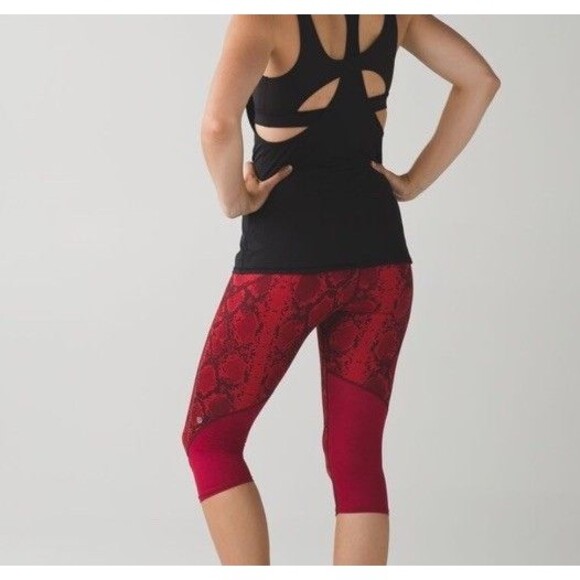 Lululemon Size 4 Vent It Out Crop 19" Leggings Red Snake - Picture 1 of 5